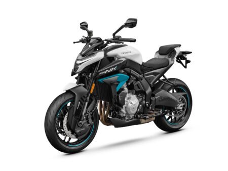 MOTOCIKLS 675NK