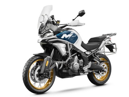 MOTOCIKLS 700MT